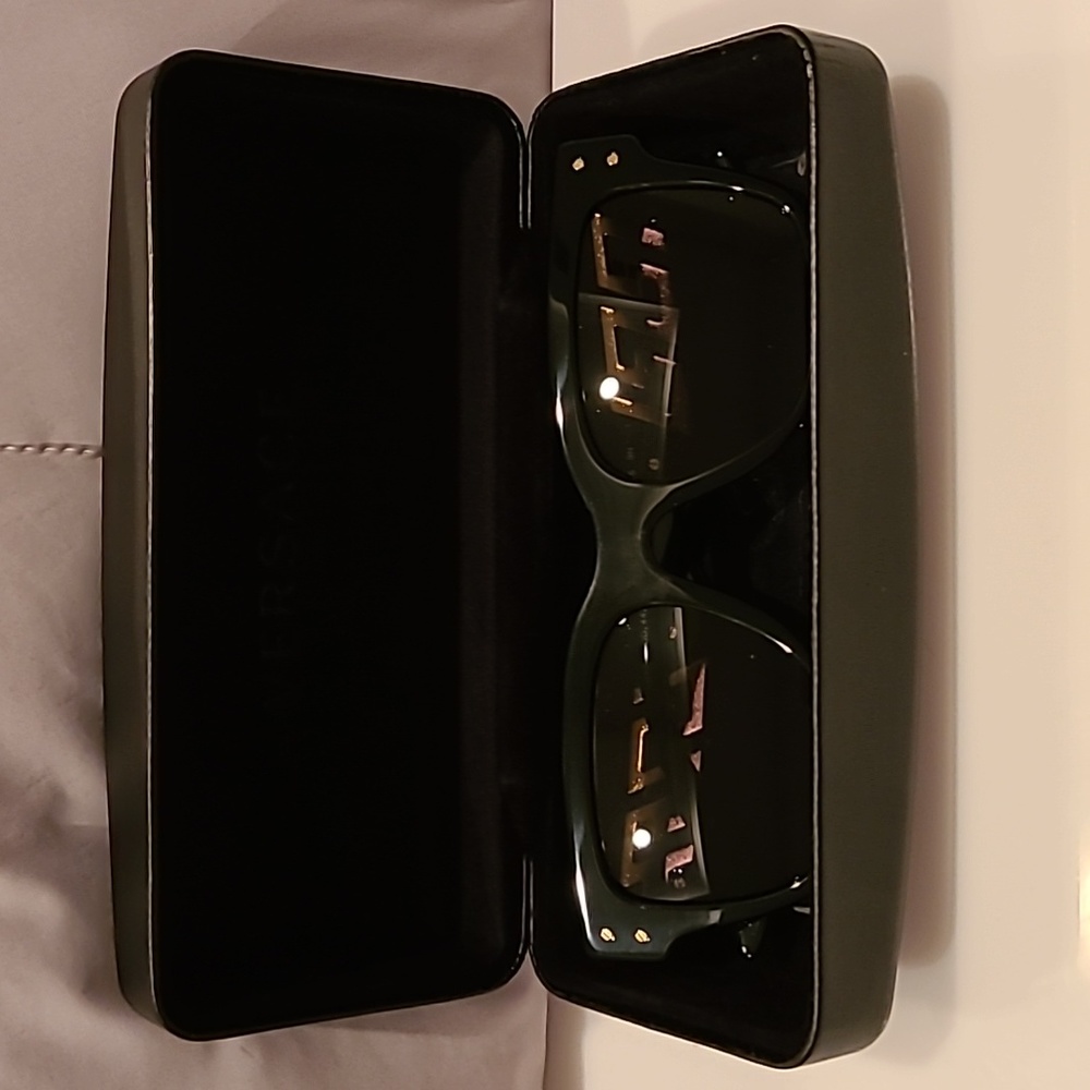 Versace Black Sunglasses brand new in the box - Picture 12 of 14